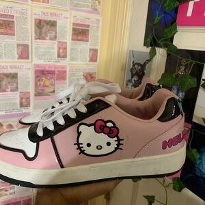 Hello kitty sneaker size 9